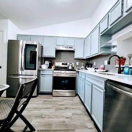 Spacious Family Home In Round Rock W Private Yard